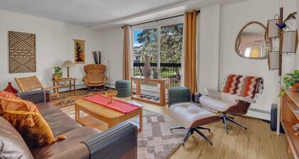 Luxury Midcentury Modern Suite - Remote Worker Focused
