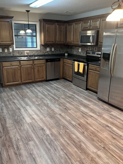 4br house in brilliant Tuscaloosa just 5 miles from the Stadium! Enjoy your stay