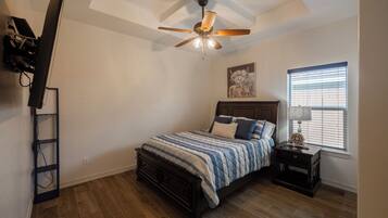 3 chambres, coffres-forts dans les chambres, bureau