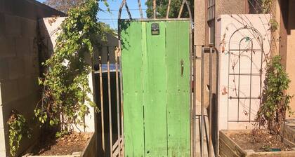 Pet-Friendly, Charming bungalow with WiFi and AC in sunny Yuma