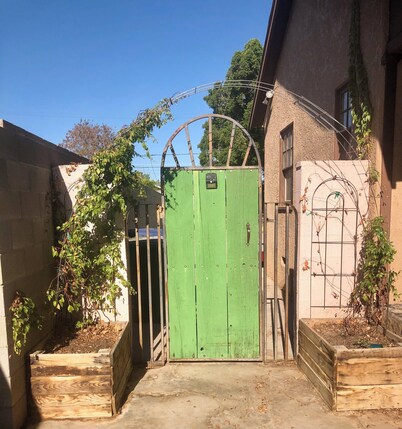 Pet-Friendly, Charming bungalow with WiFi and AC in sunny Yuma