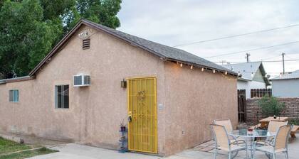 Pet-Friendly, Charming bungalow with WiFi and AC in sunny Yuma