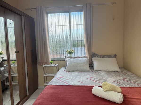 Iron/ironing board, WiFi, bed sheets