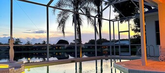MILLION DOLLAR VIEWS; 4bed 3b lakefront Pool house- Old World Charm in Naples FL