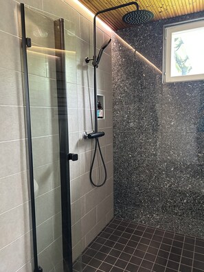 Shower, hair dryer, bidet, towels - Peaceful countryside villa (Uusimaa)