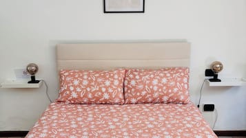 Zimmersafe, BĂŒgeleisen/BĂŒgelbrett, kostenloses WLAN, BettwĂ€sche