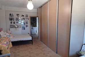 1 habitación, wifi y ropa de cama