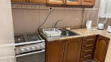 Refrigerador, microondas, horno, placa de cocina