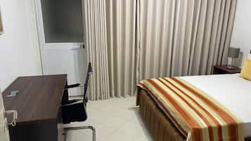 1 bedroom, desk, iron/ironing board, WiFi