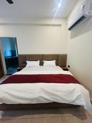 WiFi, bed sheets