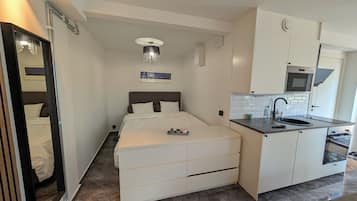1 habitación, tabla de planchar con plancha, wifi y ropa de cama