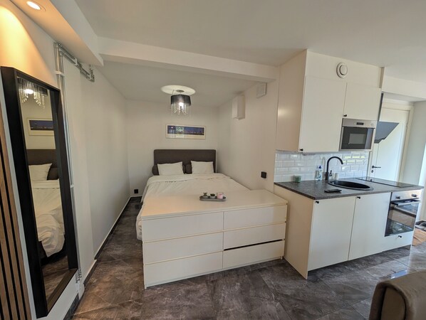 1 bedroom, iron/ironing board, WiFi, bed sheets