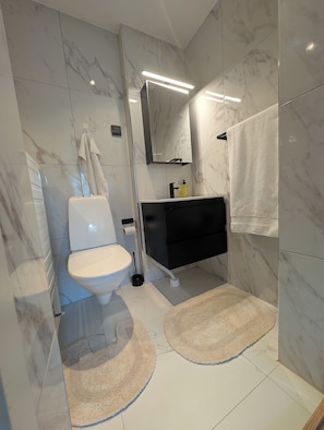 Towels, toilet paper