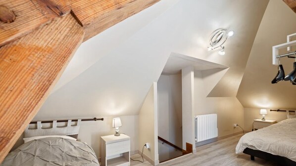 4 bedrooms, travel cot, free WiFi