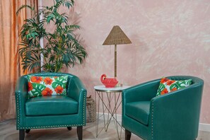 Interior - Palm Royale Club! 2 Bed, 2Bath with Master bedroom in the nicest city of Downey! (Downey)