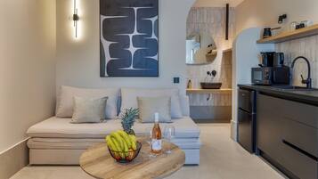 ห้องดีลักซ์สตูดิโอสวีท | บริเวณนั่งเล่น | ทีวีจอแบน