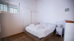 1 bedroom, iron/ironing board, travel cot, free WiFi