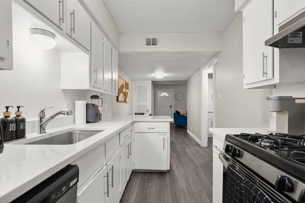 Micro-ondas, fogão, cooktop, lava-louças