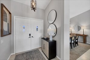 Interior - Gorgeous Newly Remodeled 3bd/2ba Golf Course, Heated Pool, Gulf Beaches, Pets Ok (Rotonda West)