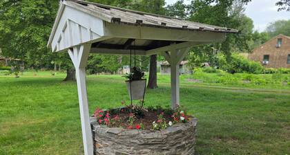 Charming 3-bedroom house with wishing well,WiFi and AC in Bloomfield