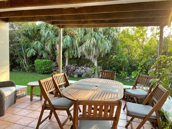 Outdoor dining