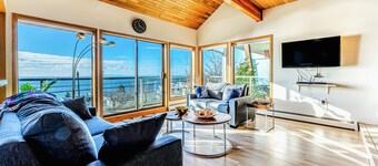 Panoramic Ocean Front View, 5 BR full Bath- Renovated Whole House in White Rock