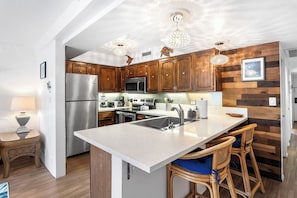 Condo, 1 King Bed with Sofa bed, Lanai, Garden View (Casa de Emdeko 114) | Private kitchen