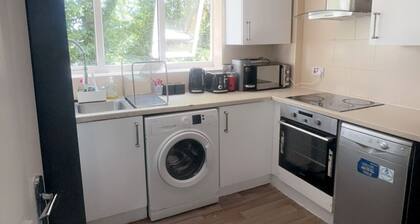 Two bedrooms apartment Birmingham15 min from the town