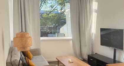 Two bedrooms apartment Birmingham15 min from the town