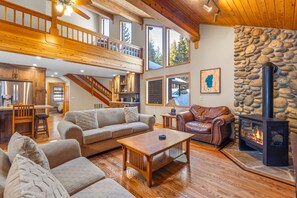 Televisor intel·ligent i llar de foc 