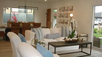 Een smart-tv en een open haard