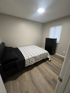 2 bedrooms, iron/ironing board, WiFi, bed sheets