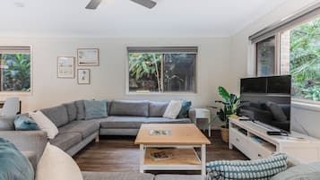 Townhome, 3 Bedrooms, Pets Allowed | Living area