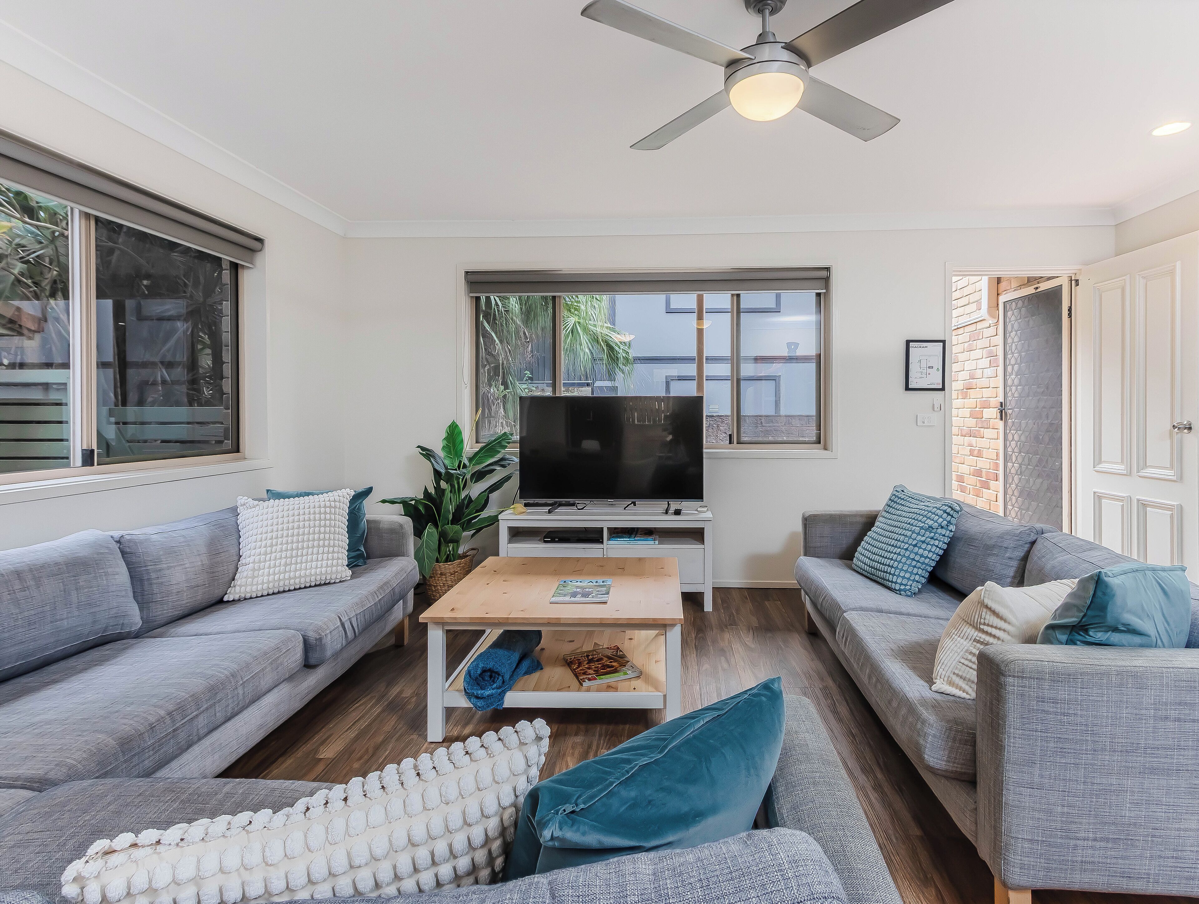 Townhome, 3 Bedrooms, Pets Allowed | Living area