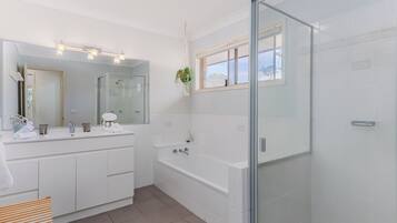 Townhome, 3 Bedrooms, Pets allowed | Bathroom