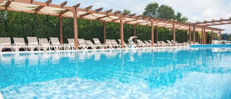 Seasonal outdoor pool