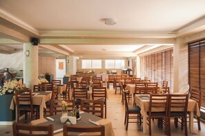 Petit déjeuner buffet compris tous les jours