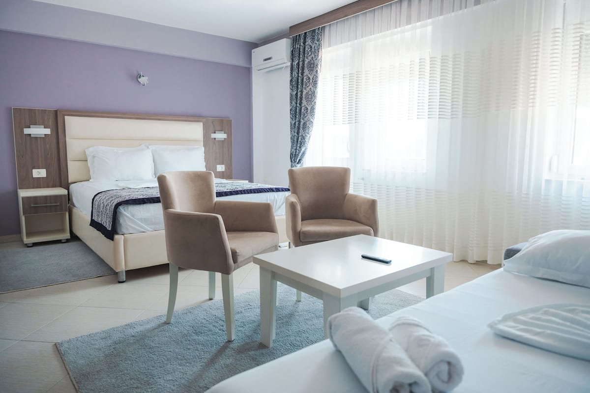 Familie studio, balkon | Hypoallergeen beddengoed, een kluis op de kamer, een laptopwerkplek