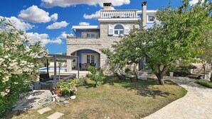A stone building with a pool, outdoor seating, and a garden. - Apartment 2399/160967 (Istria - Rakalj), 800m from the beach (Rakalj)
