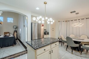 Dining - Chandler House Free Heated Pool/Spa/Game Room/Golf (Chandler)