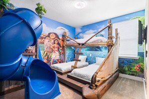 8 chambres, fer et planche à repasser, Wi-Fi, draps fournis