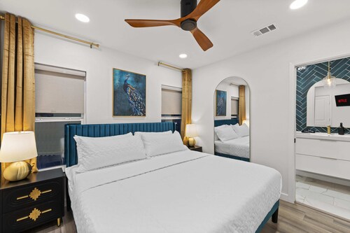 Moroccan-Inspired 1-BR Getaway near Reunion Tower