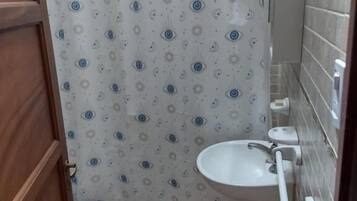 Towels, soap, shampoo, toilet paper