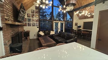 Smart TV, fireplace