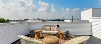 King Bed Apt w/RoofTop Lounge King Bed Elevator Gym