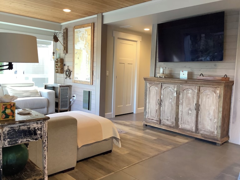3-bedroom Apartment, Beautiful Marina Views In Brinnon W/ Pool & Hot Tub Access - Washington