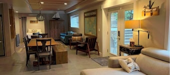 3-bedroom apartment, beautiful marina views in Brinnon w/ pool & hot tub access