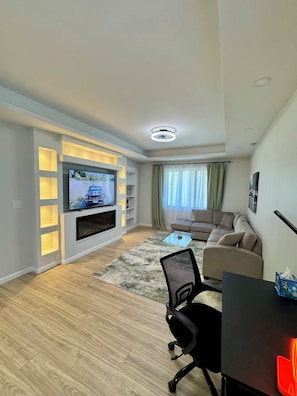 TV, fireplace