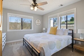2 bedrooms, free WiFi, bed sheets - Top Rated, Waterfront Condo at 19MM Amazing views! Prime location! Boat slip! (Osage Beach)
