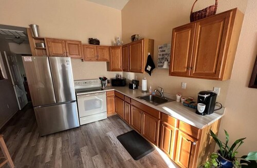 Cozy 1-bedroom apartment, WiFi, AC, Views! Wildlife! In charming Pahrump